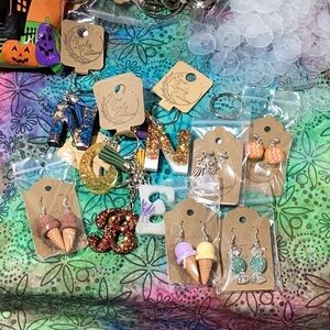 5 Keychains & 5 Earrings